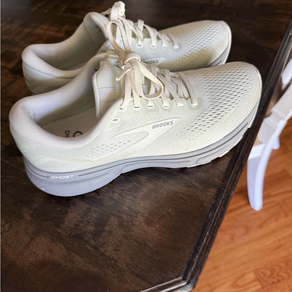 Brooks Ghost Mint Green shoes - Picture 3 of 9